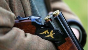 اشتباكات مسلحة واغلاق طرق في سموع اثر مقتل سيدة أول ايام عيد الفطر