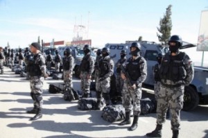 بالأسماء...تسليم 12 من اصل 19 مطلوب بحضور عدد من الوجهاء والنواب في معان