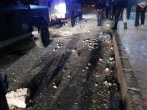 بالصور...إطلاق نار بمشاجرة بين أهالي عريس و  عروس  في صالة بالرصيفة