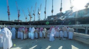 شاهد بالفيديو وللمرة الاولى... فوق سطح الكعبة وما يحيط بالحرم المكي