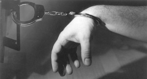 "عملية نوعية" تنهي نشاط مطلوب بحقه 200 طلب في عمان