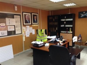 بالصور...مدير قسم في الملكية الأردنية يعلن مكتبه للبيع بداعي السفر ؟!