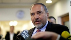 صواريخ المقاومة تجبر ليبرمان على البقاء في “الحمام”