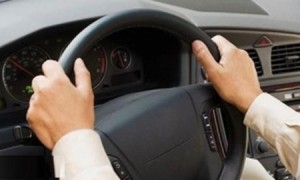 باص يقل 18 موظف من سلطة العقبة الخاصة يتعرض لحادث سير في منطقة بئر مذكور