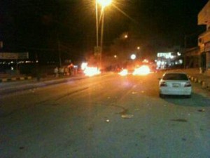 محتجون يغلقون الطريق الرئيسي الواصل بين اربد وعجلون والسبب