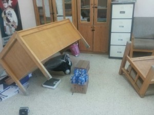 مواطن يعتدي على مدرسة بسبب اضراب المعلمين