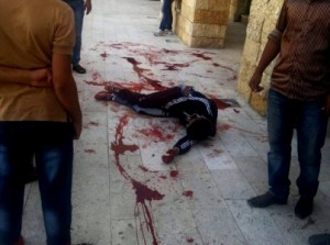 شاهد بالفيديو.... جديد ... حادثــة الطعن التي تعرض لها شاب في الاشرفيــة