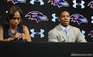 بالفيديو لاعب كرة شهير يضرب خطيبته داخل مصعد ويفقدها الوعي