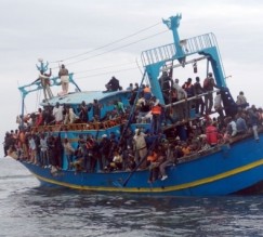 مصر تعتقل أردنيين ضمن مهاجرين غير شرعيين إلى إيطاليا عبر مركب صيد