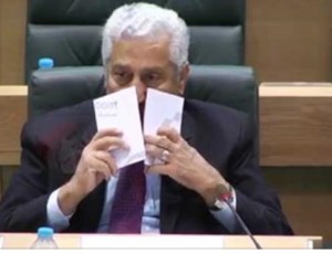 بالفيديو من تحت القبة ابو زهير... مشغول بالاكل