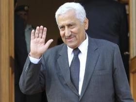 النسور يمنع استقبال السفراء دون اذن