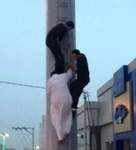 الأمن ينجح باقناع عشريني هدد بالانتحار من على مأذنة جامع لعدم وجود وظيفة