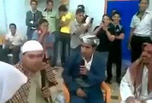 بالفيديو.. أغبى عريس في العالم يثير سخرية المعازيم وغضب المأذون