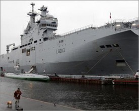 فرنسا سترسل ثلاث مقاتلات اخرى وسفينة حربية الى الخليج