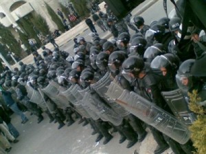 انباء عن اصابة (4) من الدرك والمواطنين في احتجاجات وسط البلد..تحديث