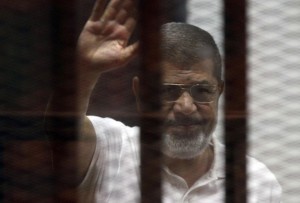 مرسي بعد صمت 57 يوما: أطالب بعقد مؤتمر صحفي باسمي