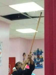 معالي وزير الصحة ...الامطار تتساقط في غرف المرضى بمستشفى الكرك الحكومي !!!