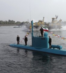 اصرار على فارسية الخليج ..وعرض تحت العباءة الإيرانية