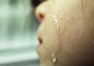 حبس "قهوجي" اعتدى على طفل عشر مرات اثناء ذهابه للمقهى الذي يعمل به لشراء الشيبس والشوكولاته