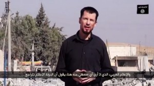 بالفيديو..مفاجأة داعش .الصحفي البريطاني جون كانتلي يبث تقريرا صحفيا من وسط مدينة كوباني