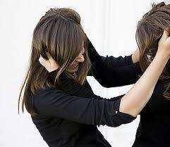 "تمعيط شعر" في سكن طالبات