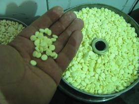 بالصور...ضبط 800 الف حبة مخدرة داخل قطع غيار للشاحنات