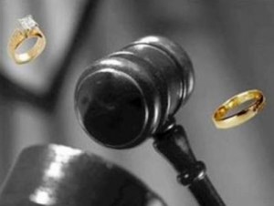 بعد الأرجيلة واللحمة المجمدة...أردنية تخلع زوجها لرفضها الالتزام باللباس الشرعي!!!