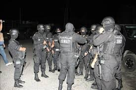 دورية تطلق الرصاص على عائلة .. يفجر غضبا عارما في بني كنانة