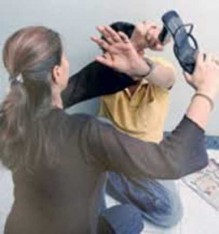 فتاه عشرينية تصدم مركبة "حبيبها" و"تضربه" بعد اكتشاف خيانته لها في شارع الجامعة الاردنية