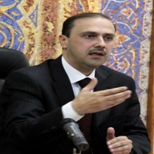 مواطن يسأل المومني : هل تؤدون في الحكومة الصلاة مثلنا؟!..