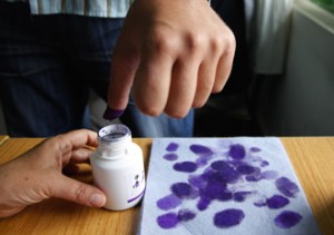 "راصد":لجنة انتخابية تضع الماء في إحدى علب الحبر السري في ثانية اربد