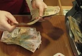 بالأسماء ...صرف دفعة جديدة من التعويضات وسلف التعليم والسكن والسلف الطارئة لـ( 793 ) معلمة ومعلمة