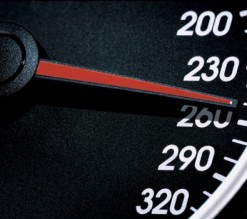 ضبط سائق "متهور" يسير بسرعة 205 كم متر في الساعة بعمّان