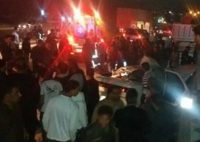 بالصور...حادث تصادم مروع بين مركبة صغيرة وقلاب يتسبب بازمة خانقة في سحاب