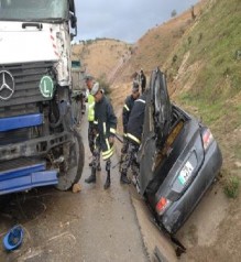 وفاة ثلاثة أشخاص اثر حادث تصادم وقع بين تريلا محملة بمادة الاسيد ومركبة صغيرة في معان