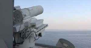 بالفيديو...البحرية الأمريكية تستعرض سلاحها الجديد .. "مدفع الليزر"