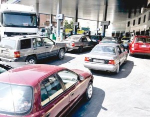 ترجيح خفض أسعار المحروقات 10% لاستمرار تراجع النفط عالمياً