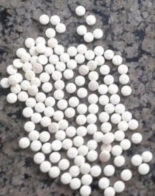 شاب يخبئ 40 الف حبة كبتاجون في ساحة منزله بسحاب