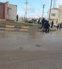 بالصور... اشتباكات بين الدرك وأهالي اقتحاموا قاعات "التوجيهي" بعد حرمان 6 طلاب بالرمثا