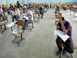 السلط ...طالب محروم من التوجيهي يعتدي على رئيس قاعة بالضرب أمام الطلاب وتواجد الامن العام