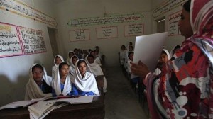 السماح لمدرسين باكستانيين بحمل السلاح