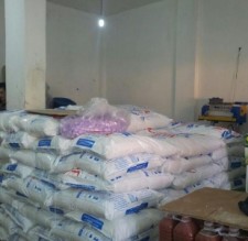 بالصور...مداهمة محل يصنع مواد كيماوية ومنظفات مقلدة والقاء القبض على المتورطين في اربد