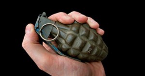 الاجهزة الامنية تقبض على فتى حاول بيع قنبلة خطيرة في اربد