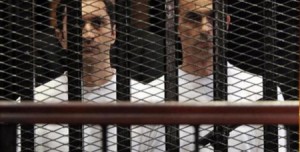 مصر.. علاء وجمال مبارك يغادران السجن