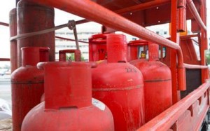 خفض اسعار المحروقات من 10 - 12 % واسطوانة الغاز الى 8 دنانير