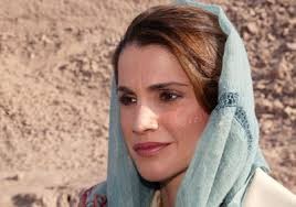 جلالة الملكة رانيا العبدالله تقدم واجب العزاء بالشهيد البطل معاذ الكساسبة