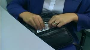 القبض على 6 اشخاص وفــتاة مارسوا الاحتيال على مواطنين عن طريق شركة تسهيلات عقارية