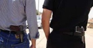 حمل السلاح في مواكب الأعراس مخالف للقانون وان كان مرخصاً