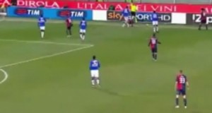 بالفيديو...مدرب يفقد صوابه ويعتدي على لاعبه والسبب ..؟!