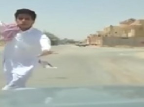 بالفيديو.. مقطع فكاهيّ "لفتى سعودي" تبثه قناة اميركية